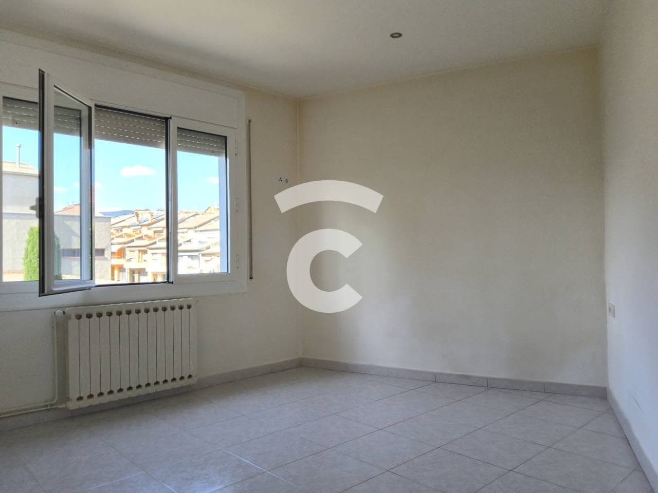 Piso de 4 habitaciones en Torelló en venta - 165.000 € (Ref: 9805921)