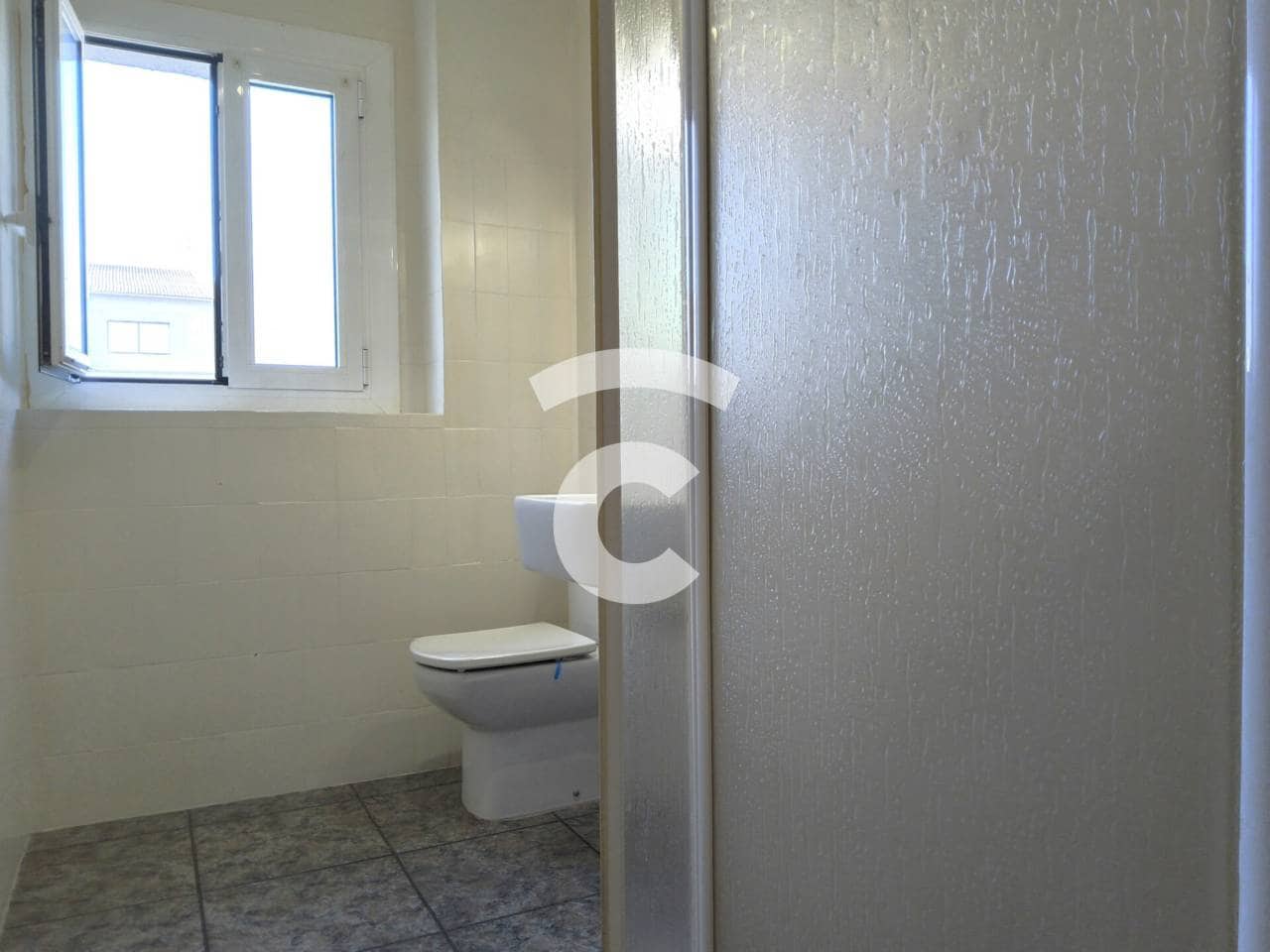 Piso de 4 habitaciones en Torelló en venta - 165.000 € (Ref: 9805921)