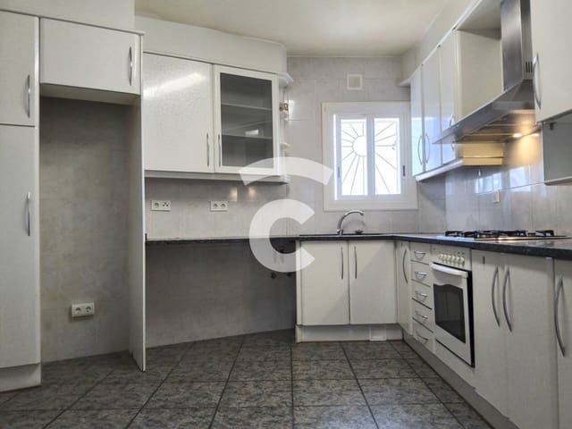 Piso de 4 habitaciones en Torelló en venta - 165.000 € (Ref: 9805921)