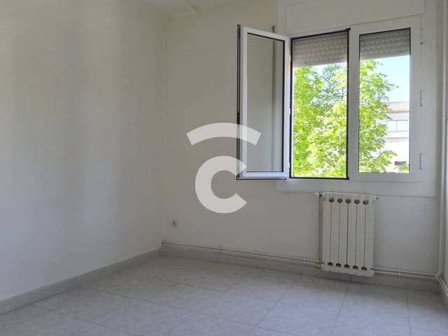 Piso de 4 habitaciones en Torelló en venta - 165.000 € (Ref: 9805921)