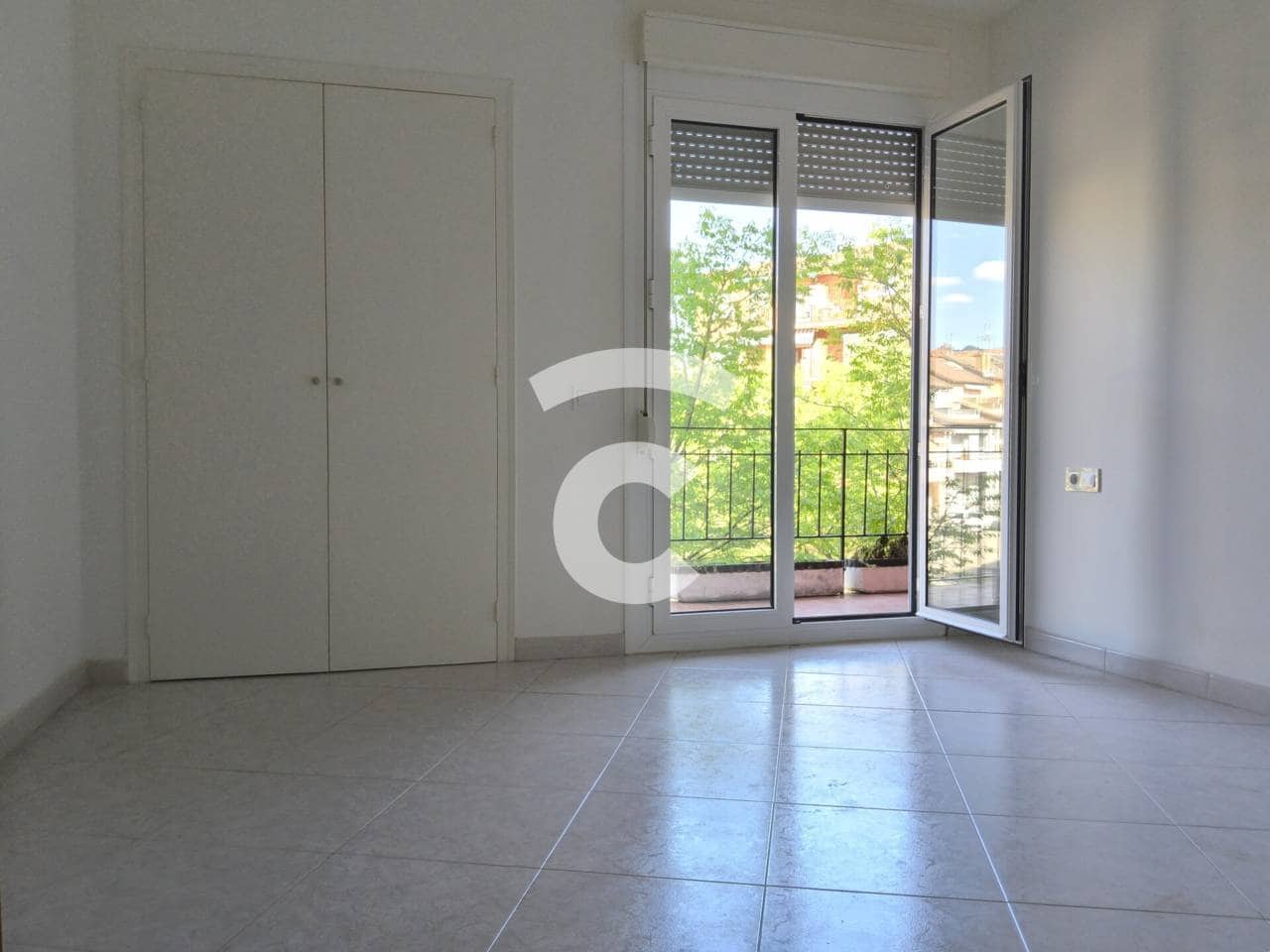 Piso de 4 habitaciones en Torelló en venta - 165.000 € (Ref: 9805921)