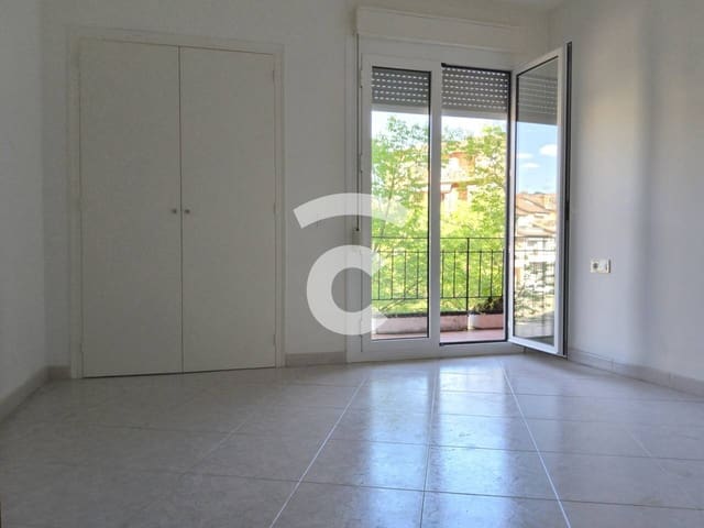Piso de 4 habitaciones en Torelló en venta - 165.000 € (Ref: 9805921)