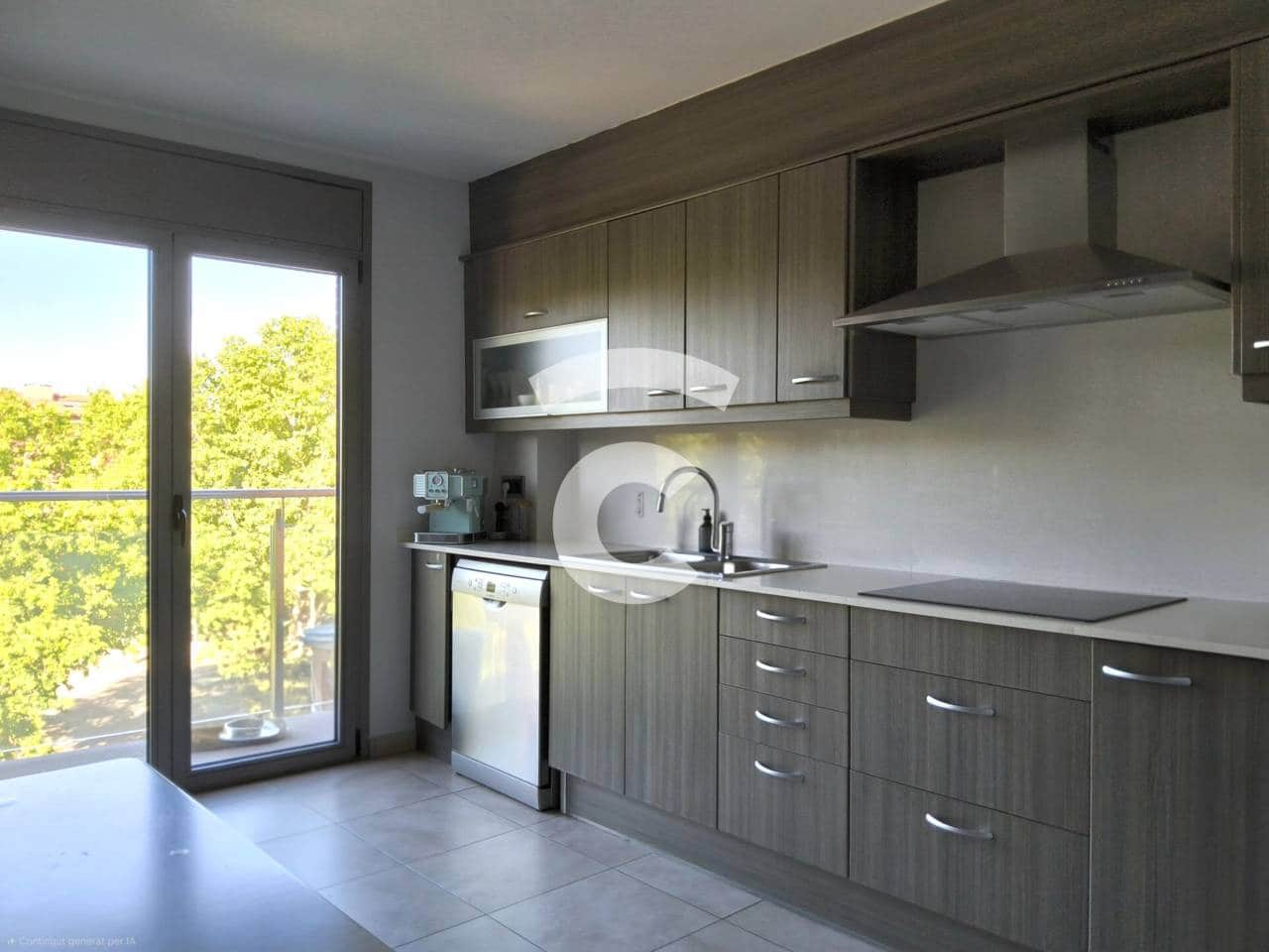 3 bedroom Flat for sale in Manlleu with garage - € 197,000 (Ref: 9861426)