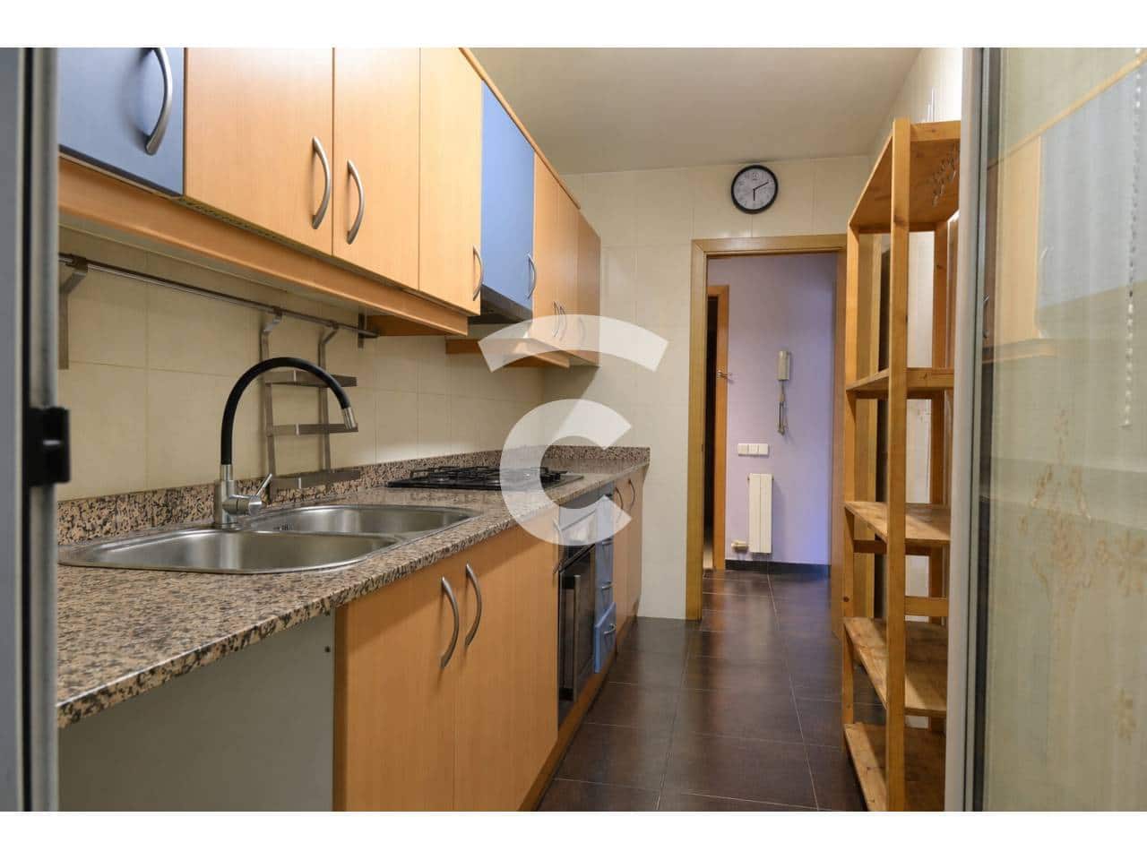 3 bedroom Flat for sale in Vic with garage - € 247,200 (Ref: 9875578)