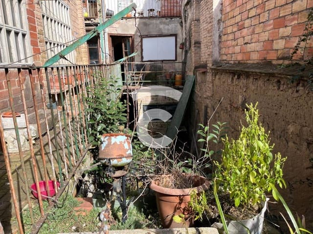 Casa de 12 habitaciones en Torelló en venta con garaje - 150.000 € (Ref: 9889458)
