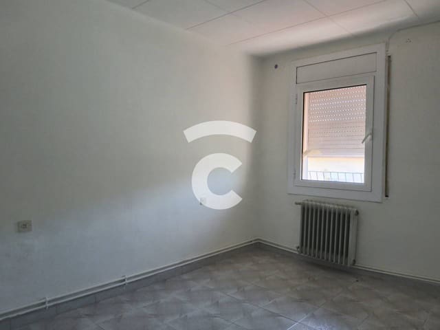 3 bedroom Flat for sale in Vic - € 87,000 (Ref: 9889649)
