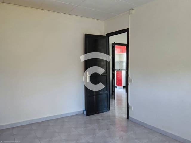 3 bedroom Flat for sale in Vic - € 87,000 (Ref: 9889649)
