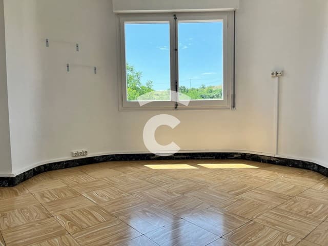 4 sovrum Lägenhet till salu i Torelló med garage - 165 000 € (Ref: 9891494)