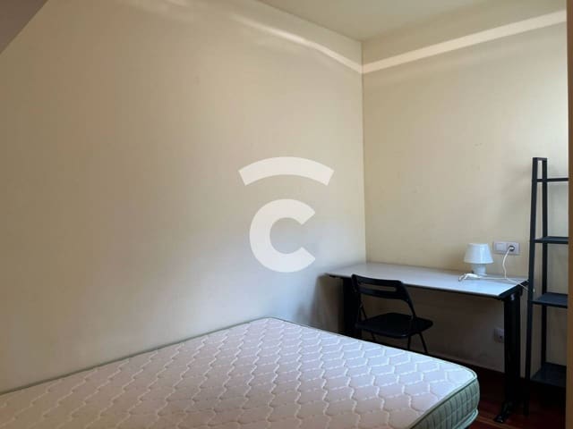 4 bedroom Flat for rent in Vic with garage - € 1,300 (Ref: 9912389)