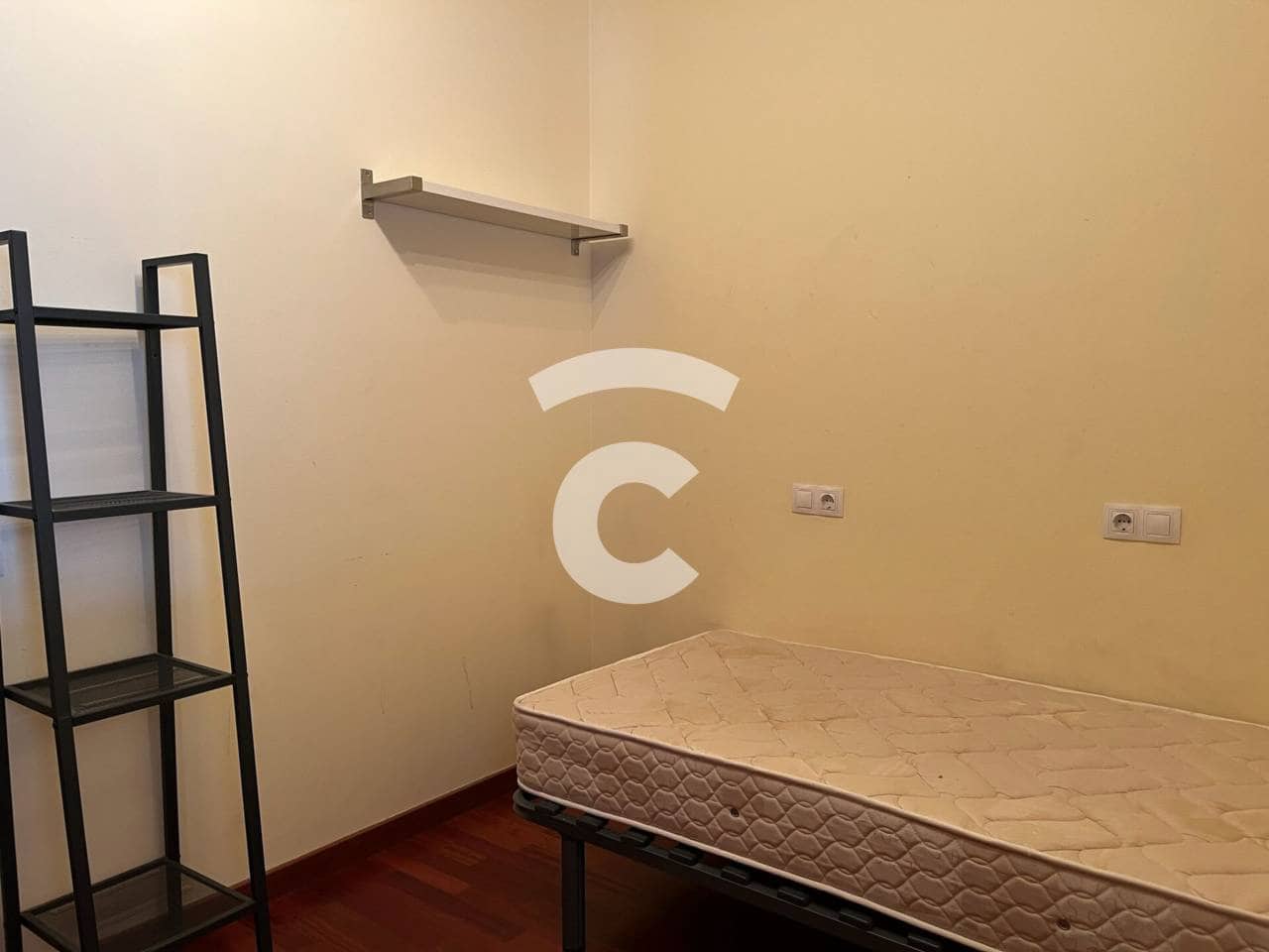 4 bedroom Flat for rent in Vic with garage - € 1,300 (Ref: 9912389)