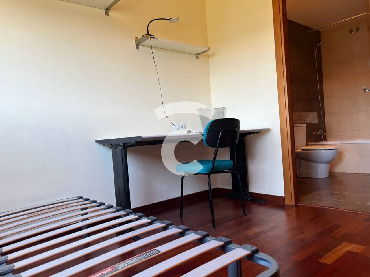 4 bedroom Flat for rent in Vic with garage - € 1,300 (Ref: 9912389)