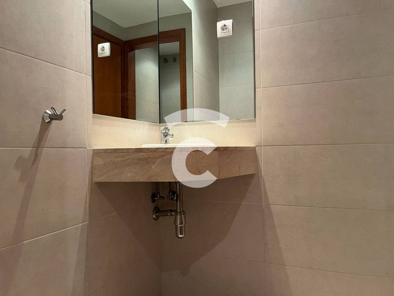 4 bedroom Flat for rent in Vic with garage - € 1,300 (Ref: 9912389)