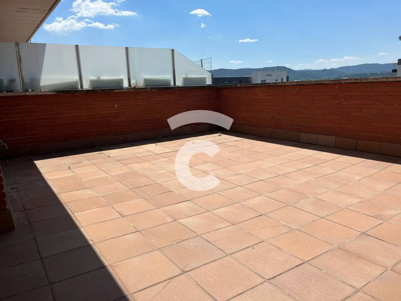 4 bedroom Flat for rent in Vic with garage - € 1,300 (Ref: 9912389)
