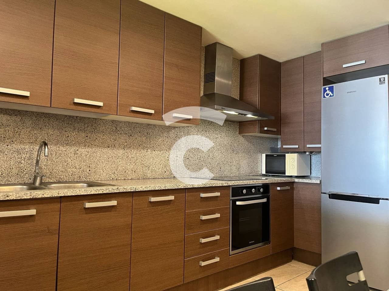 4 bedroom Flat for rent in Vic with garage - € 1,300 (Ref: 9912389)