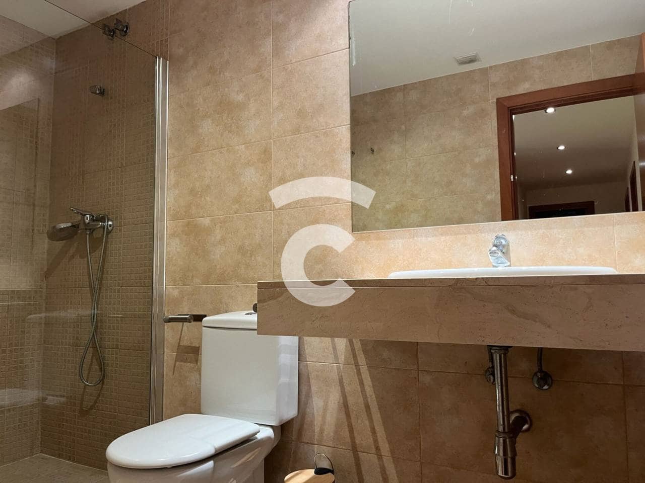 4 bedroom Flat for rent in Vic with garage - € 1,300 (Ref: 9912389)