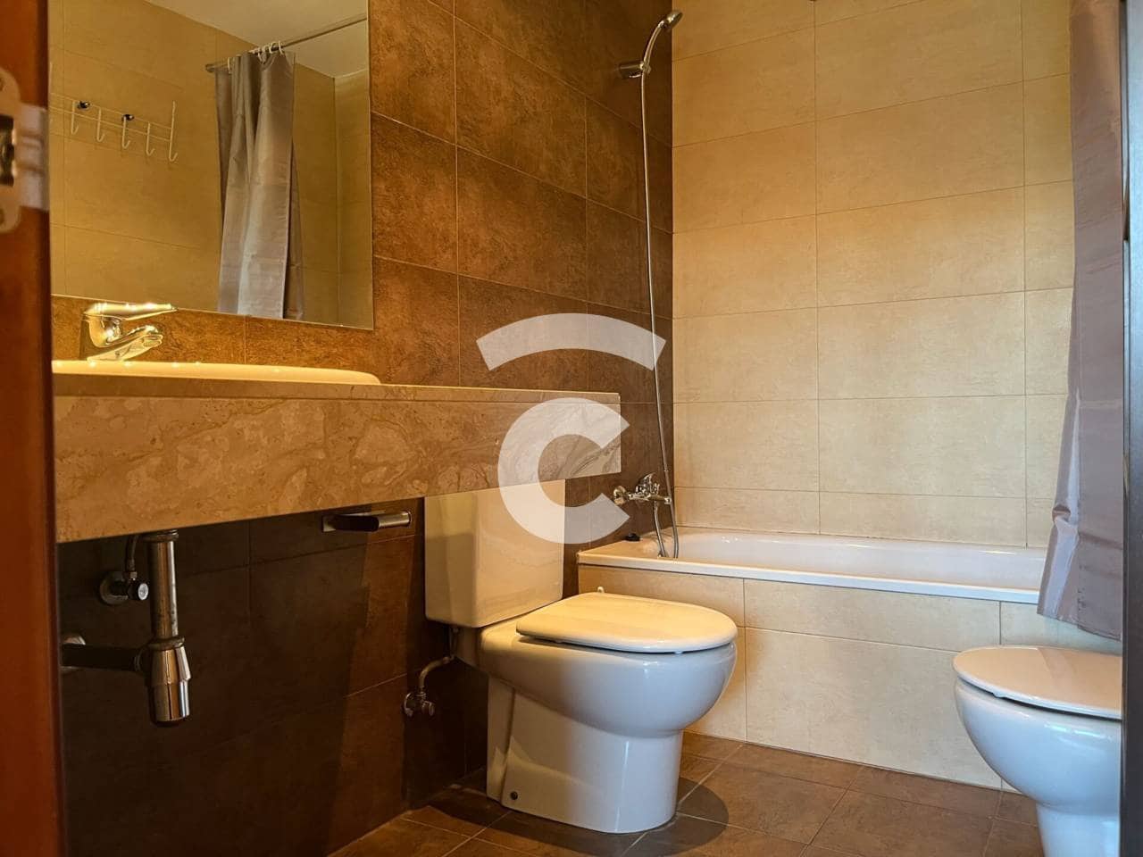 4 bedroom Flat for rent in Vic with garage - € 1,300 (Ref: 9912389)
