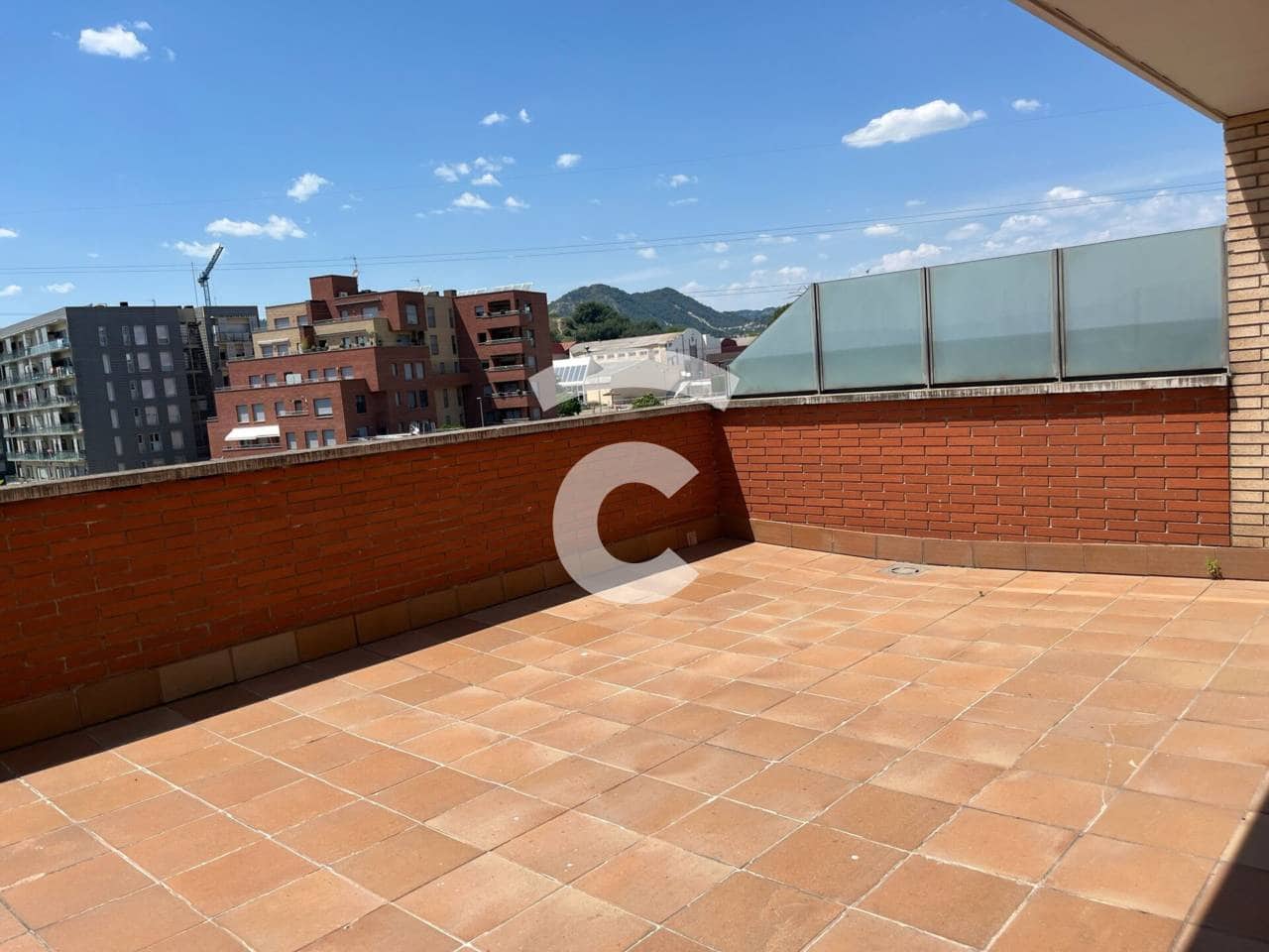 4 bedroom Flat for rent in Vic with garage - € 1,300 (Ref: 9912389)