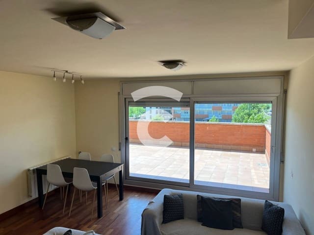 4 bedroom Flat for rent in Vic with garage - € 1,300 (Ref: 9912389)