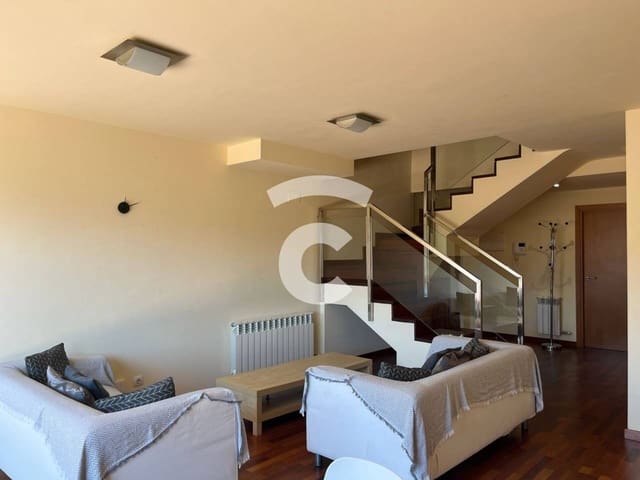 4 bedroom Flat for rent in Vic with garage - € 1,300 (Ref: 9912389)