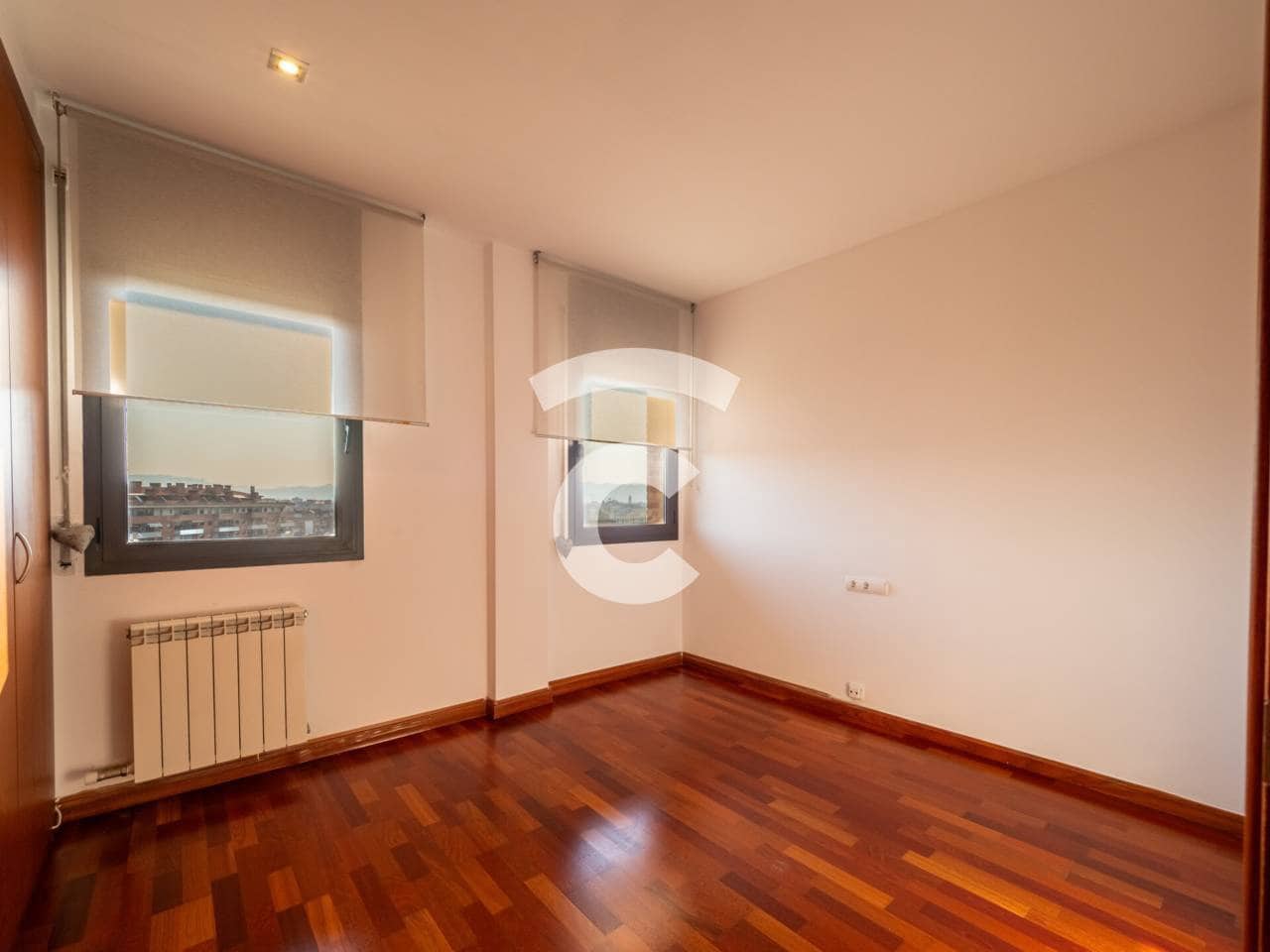 Piso de 4 habitaciones en Vic en venta con piscina garaje - 595.000 € (Ref: 9958985)