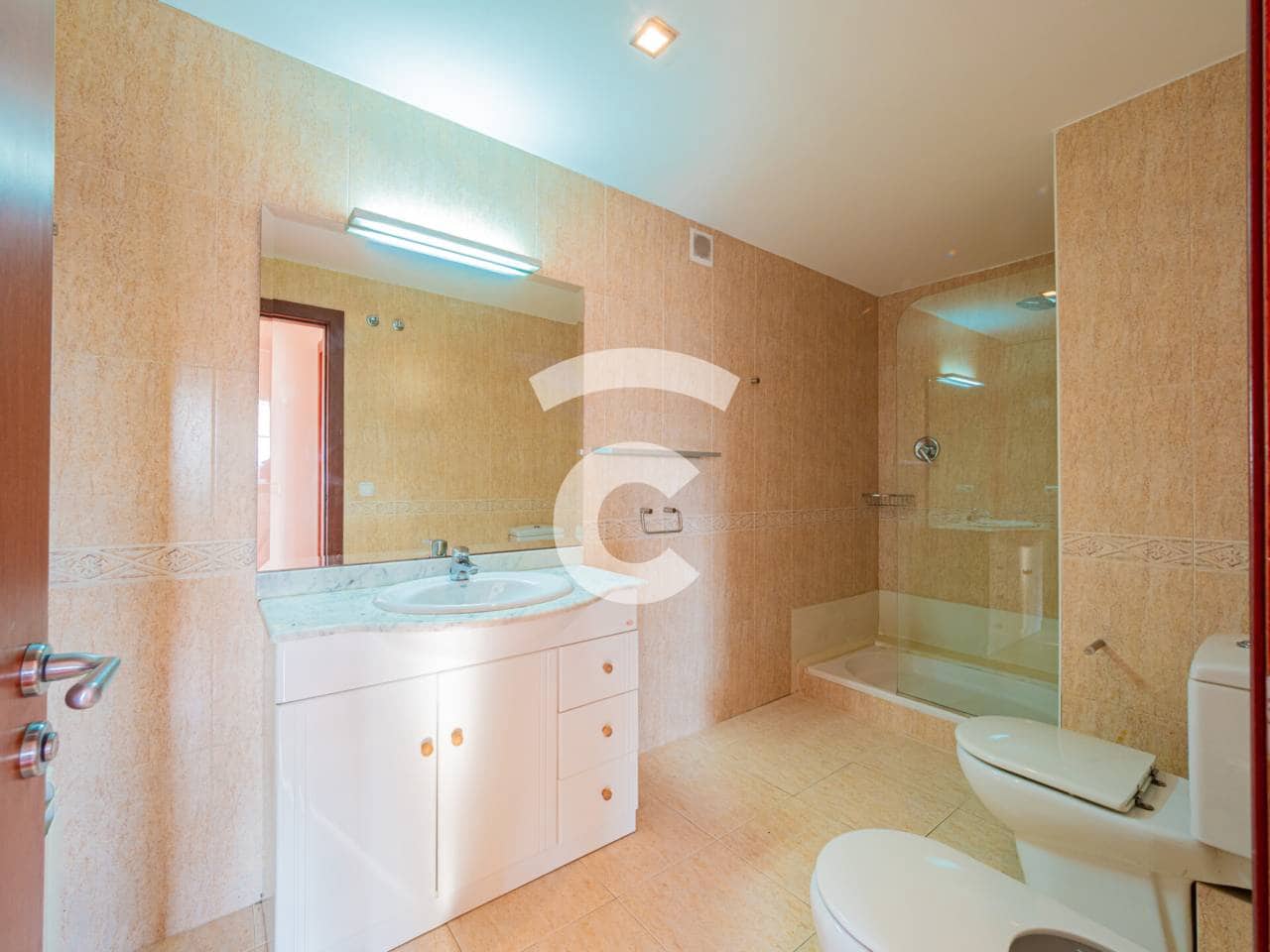 Piso de 4 habitaciones en Vic en venta con piscina garaje - 595.000 € (Ref: 9958985)