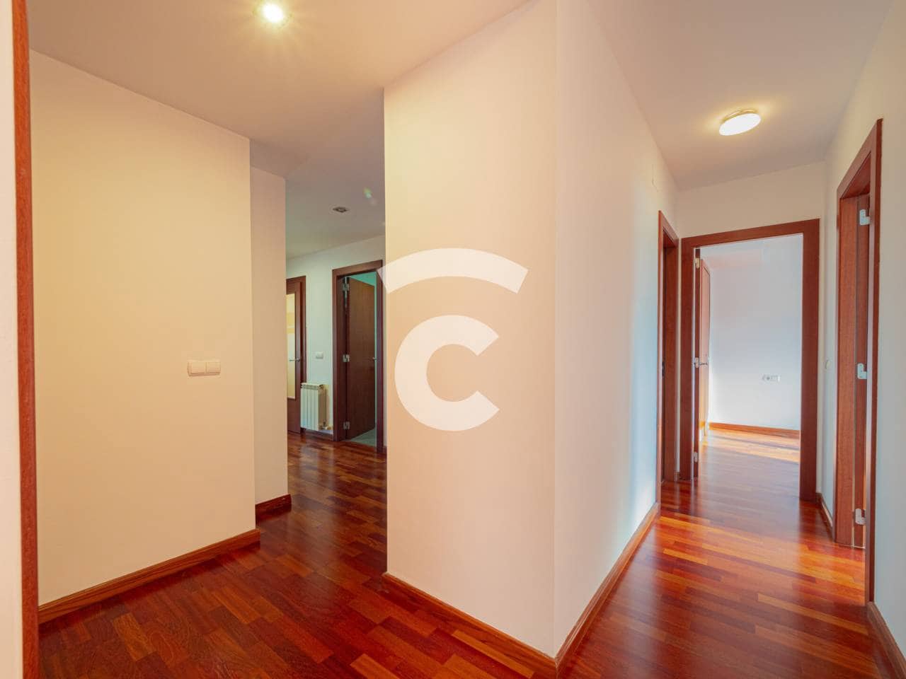 Piso de 4 habitaciones en Vic en venta con piscina garaje - 595.000 € (Ref: 9958985)