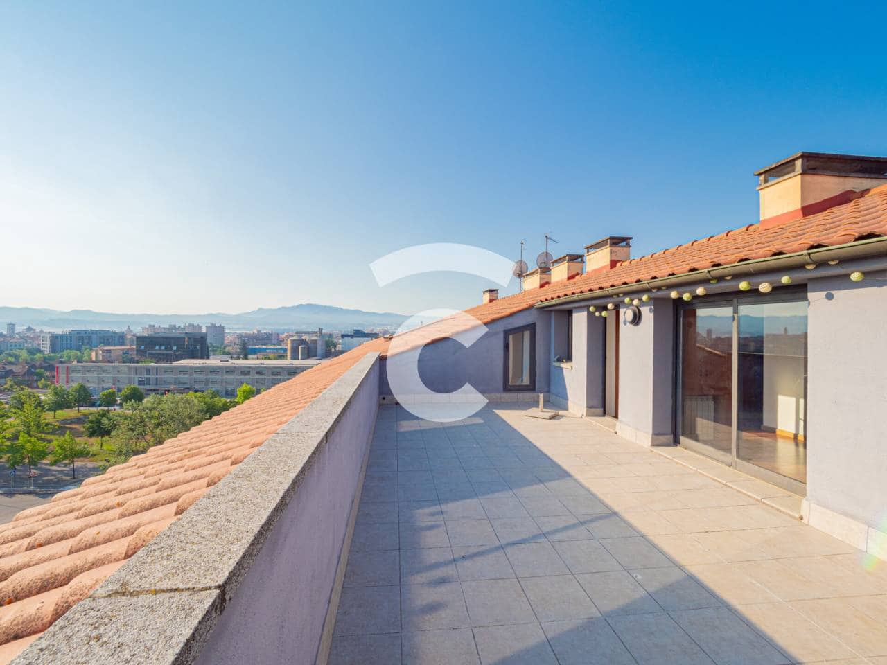 Piso de 4 habitaciones en Vic en venta con piscina garaje - 595.000 € (Ref: 9958985)