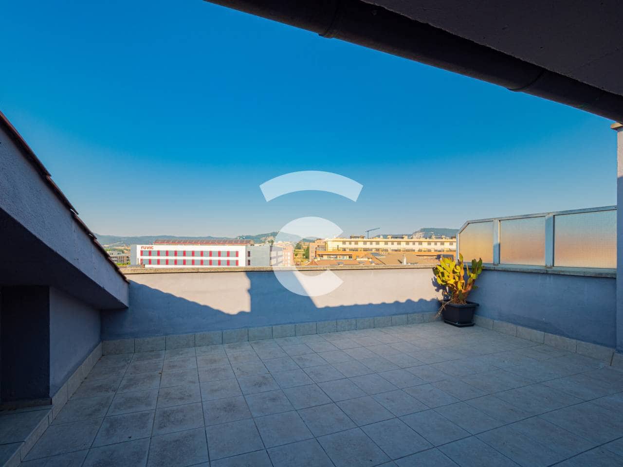 Piso de 4 habitaciones en Vic en venta con piscina garaje - 595.000 € (Ref: 9958985)