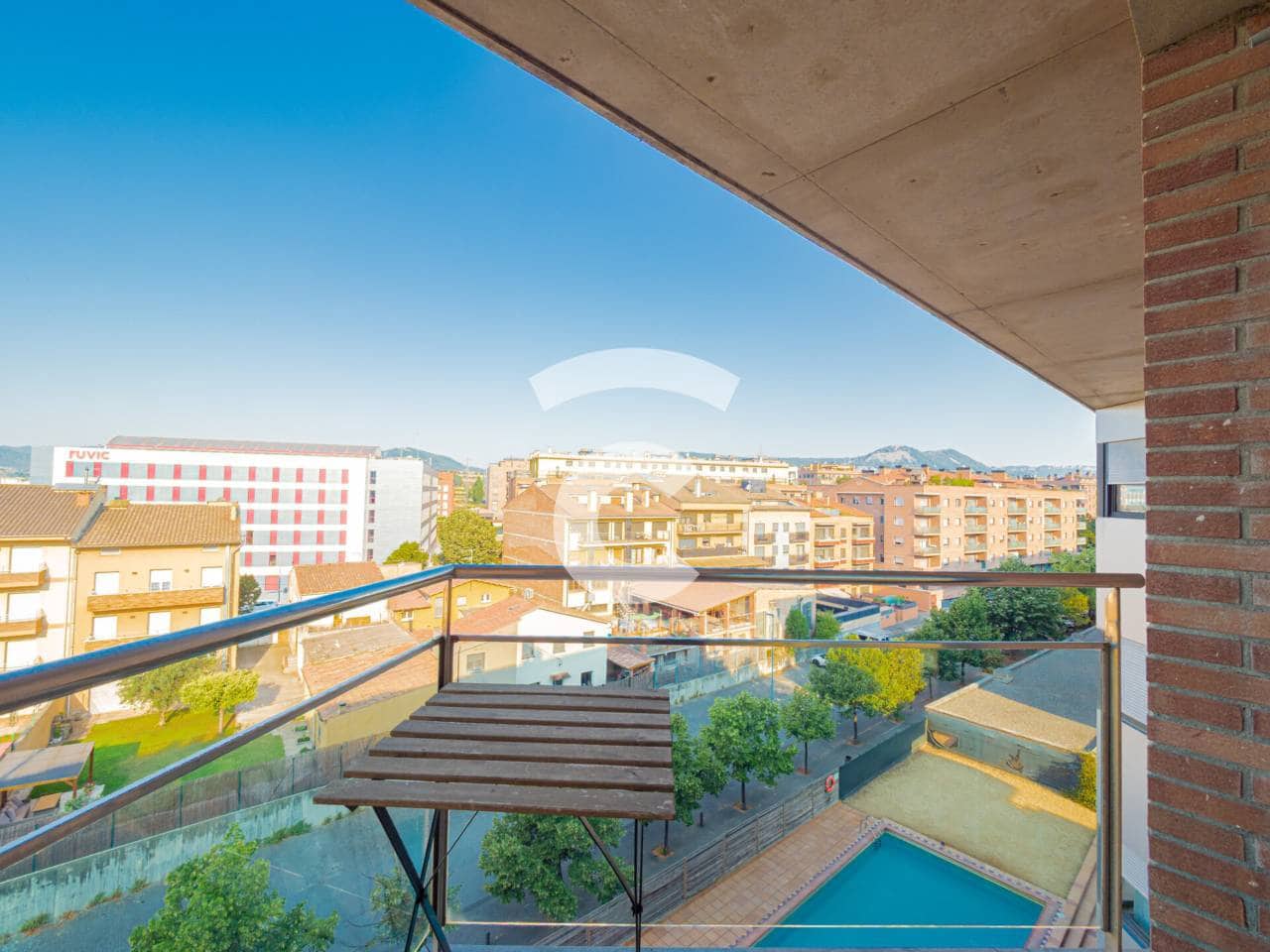 Piso de 4 habitaciones en Vic en venta con piscina garaje - 595.000 € (Ref: 9958985)