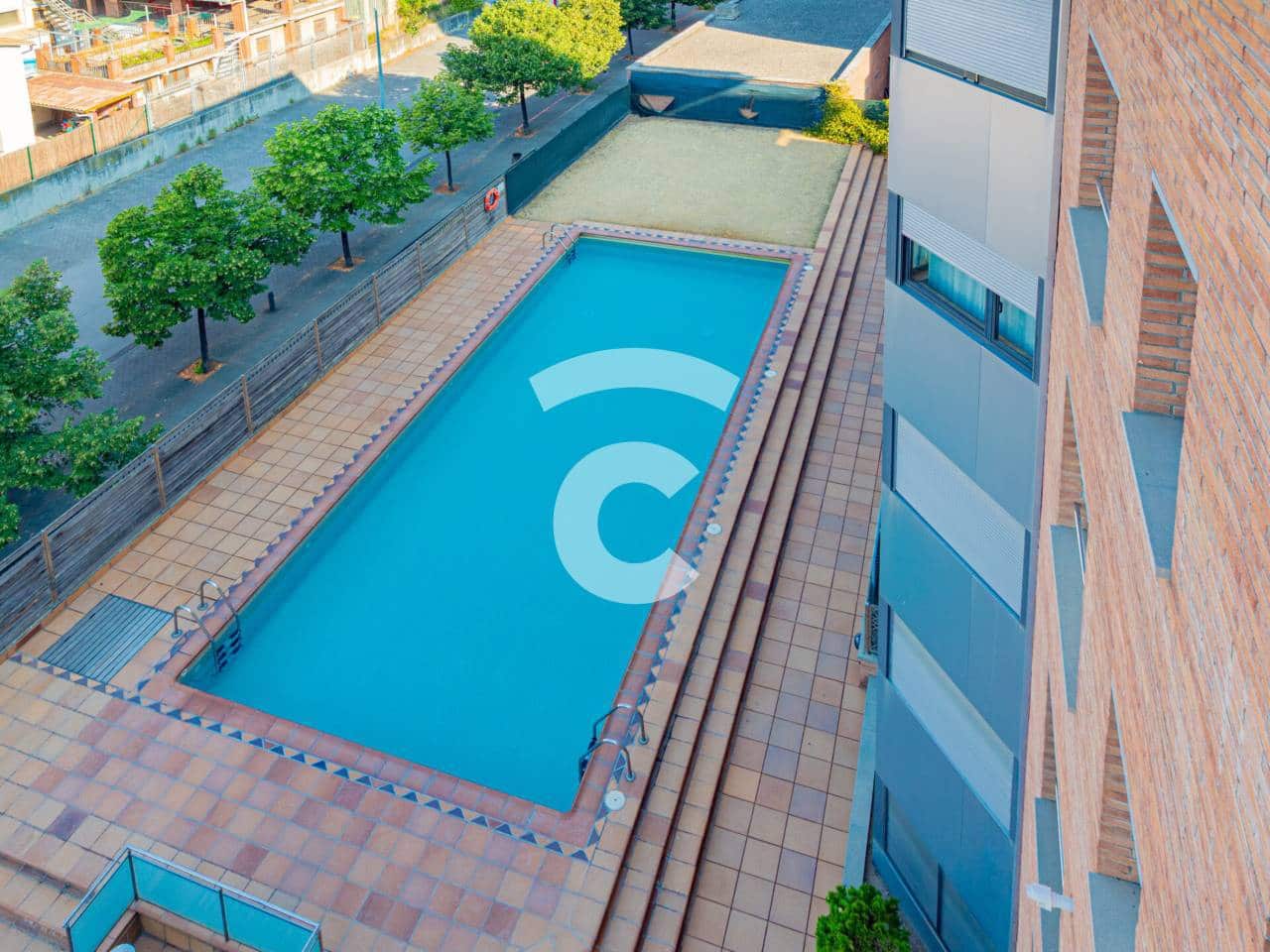 Piso de 4 habitaciones en Vic en venta con piscina garaje - 595.000 € (Ref: 9958985)