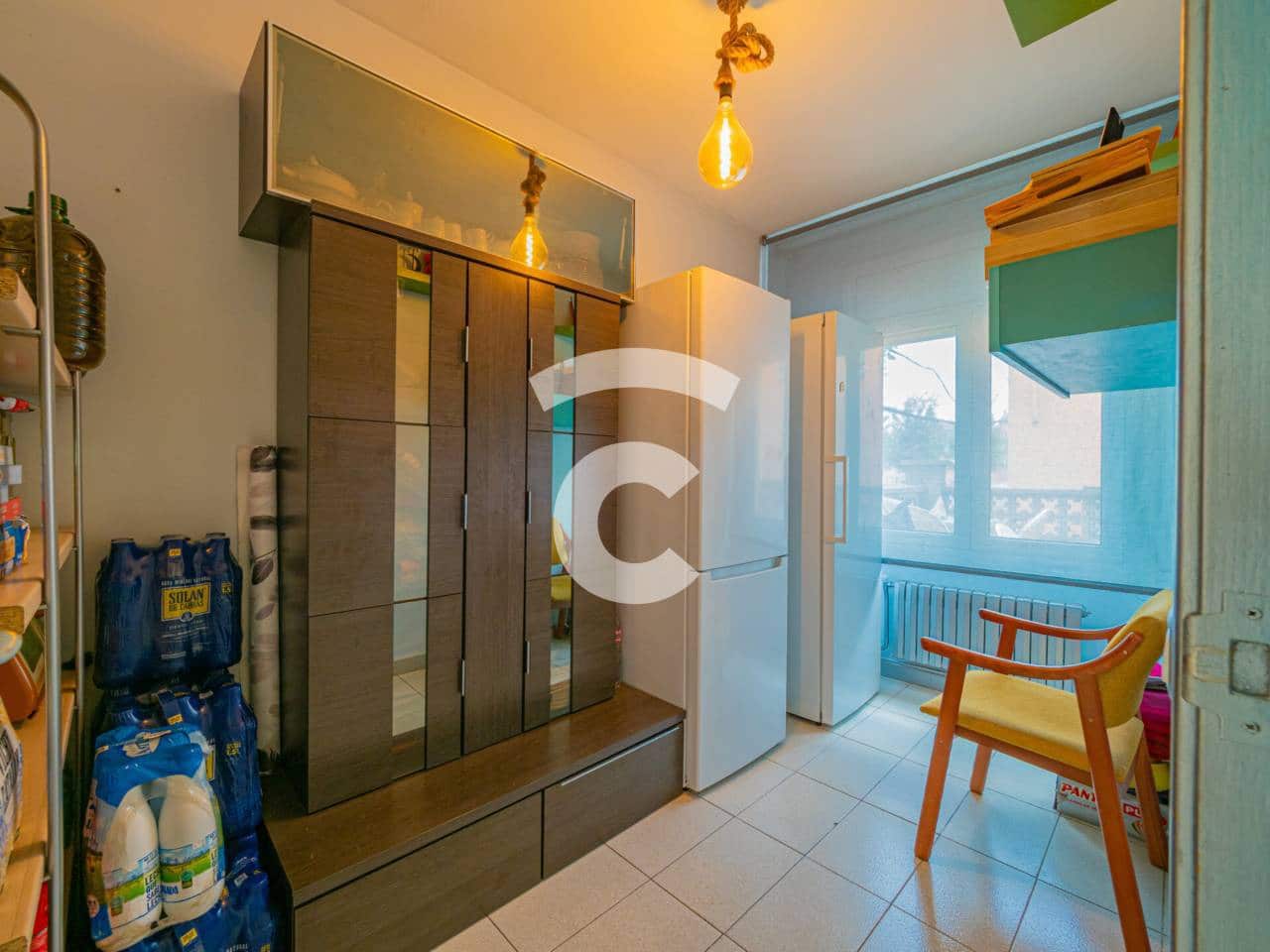 4 chambre Maison de Ville à vendre à Roda de Ter avec garage - 265 000 € (Ref: 9990125)