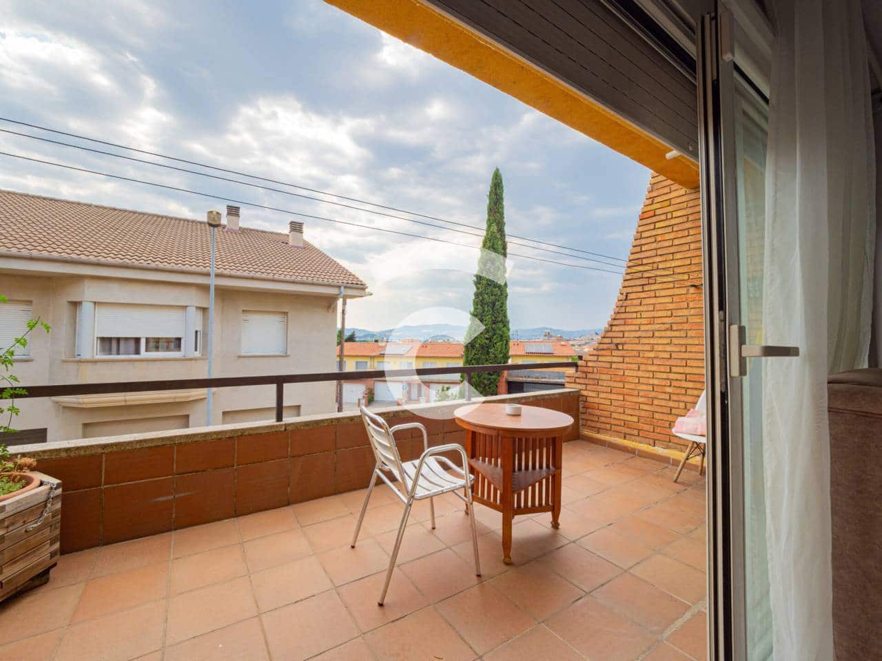 4 chambre Maison de Ville à vendre à Roda de Ter avec garage - 265 000 € (Ref: 9990125)