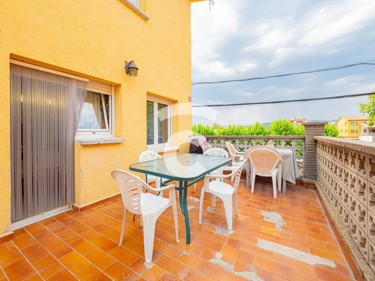 4 chambre Maison de Ville à vendre à Roda de Ter avec garage - 265 000 € (Ref: 9990125)