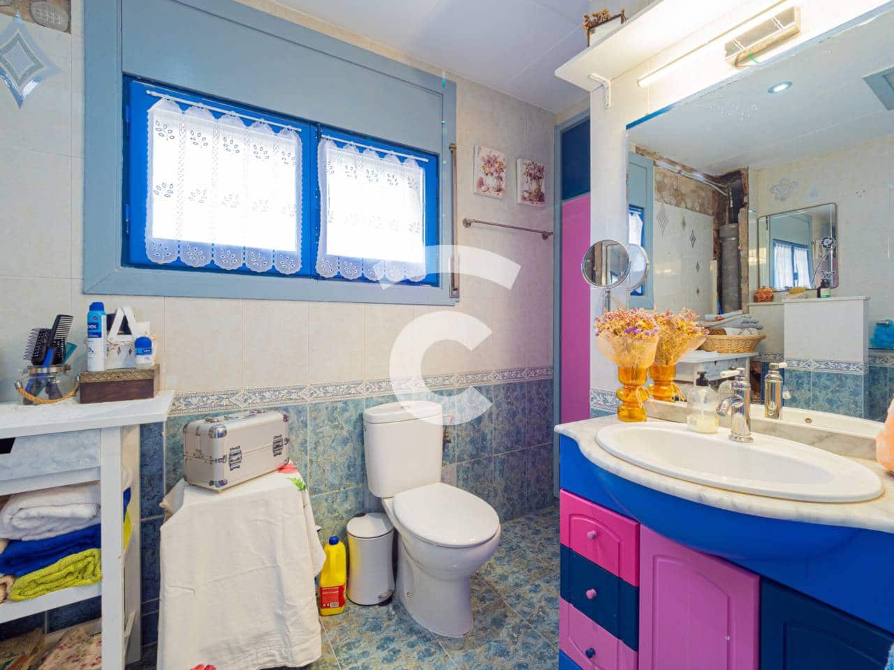4 chambre Maison de Ville à vendre à Roda de Ter avec garage - 265 000 € (Ref: 9990125)