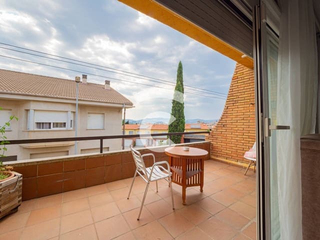 4 chambre Maison de Ville à vendre à Roda de Ter avec garage - 265 000 € (Ref: 9990125)