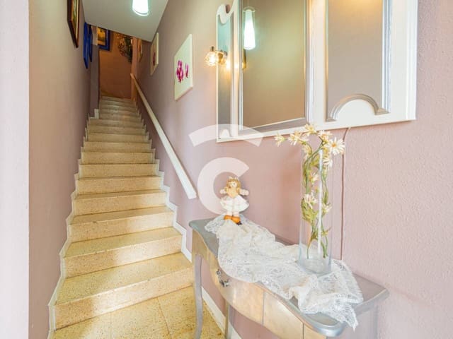 4 chambre Maison de Ville à vendre à Roda de Ter avec garage - 265 000 € (Ref: 9990125)