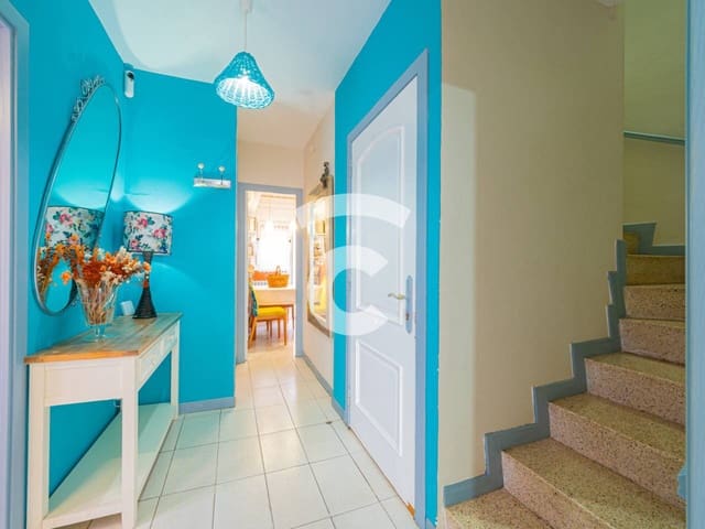 4 chambre Maison de Ville à vendre à Roda de Ter avec garage - 265 000 € (Ref: 9990125)
