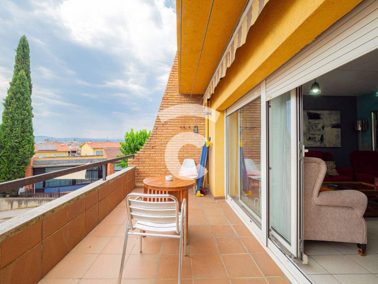 4 chambre Maison de Ville à vendre à Roda de Ter avec garage - 265 000 € (Ref: 9990125)