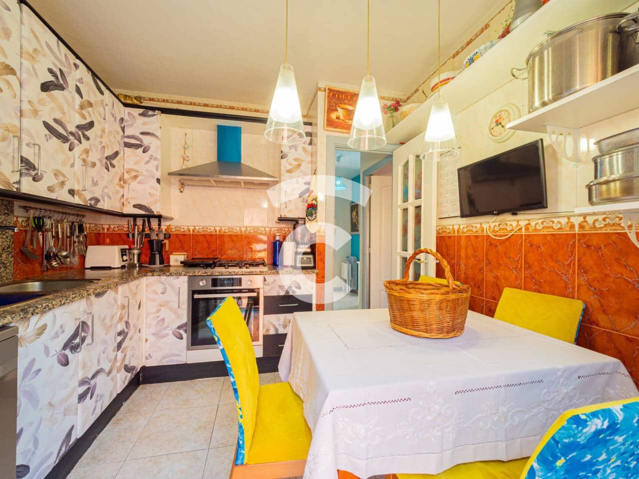 4 chambre Maison de Ville à vendre à Roda de Ter avec garage - 265 000 € (Ref: 9990125)