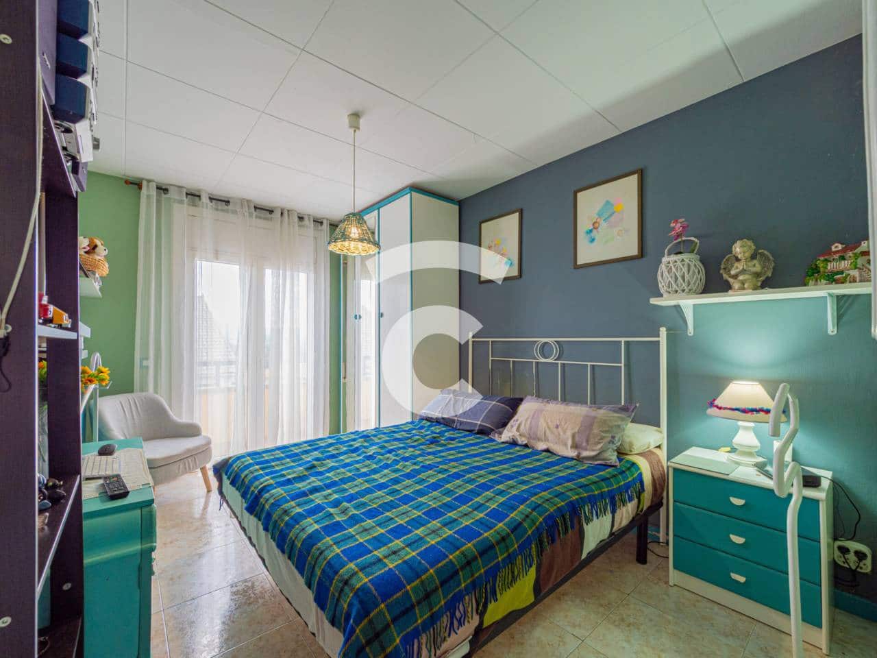 4 chambre Maison de Ville à vendre à Roda de Ter avec garage - 265 000 € (Ref: 9990125)