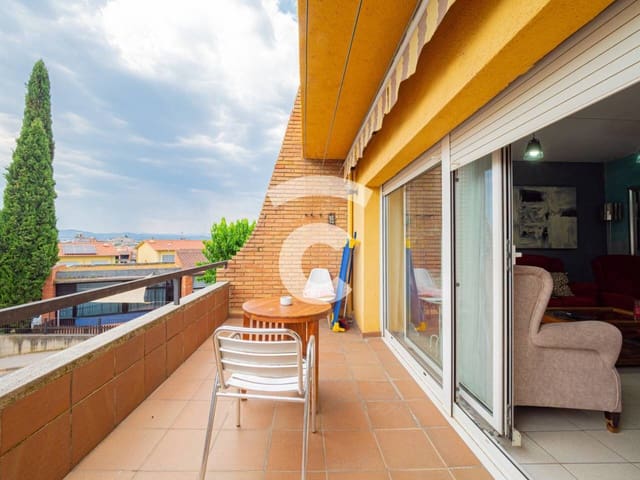 4 chambre Maison de Ville à vendre à Roda de Ter avec garage - 265 000 € (Ref: 9990125)