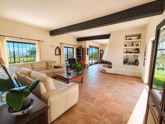 Finca/Casa Rural de 4 habitaciones en Estepona en venta con piscina garaje - 1.740.000 € (Ref: 10012152)