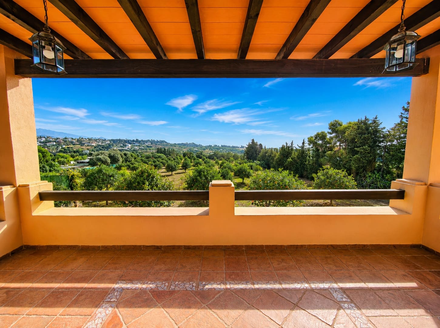 6 slaapkamer Finca/Landhuis te koop in Estepona met garage - € 1.850.000 (Ref: 10025989)