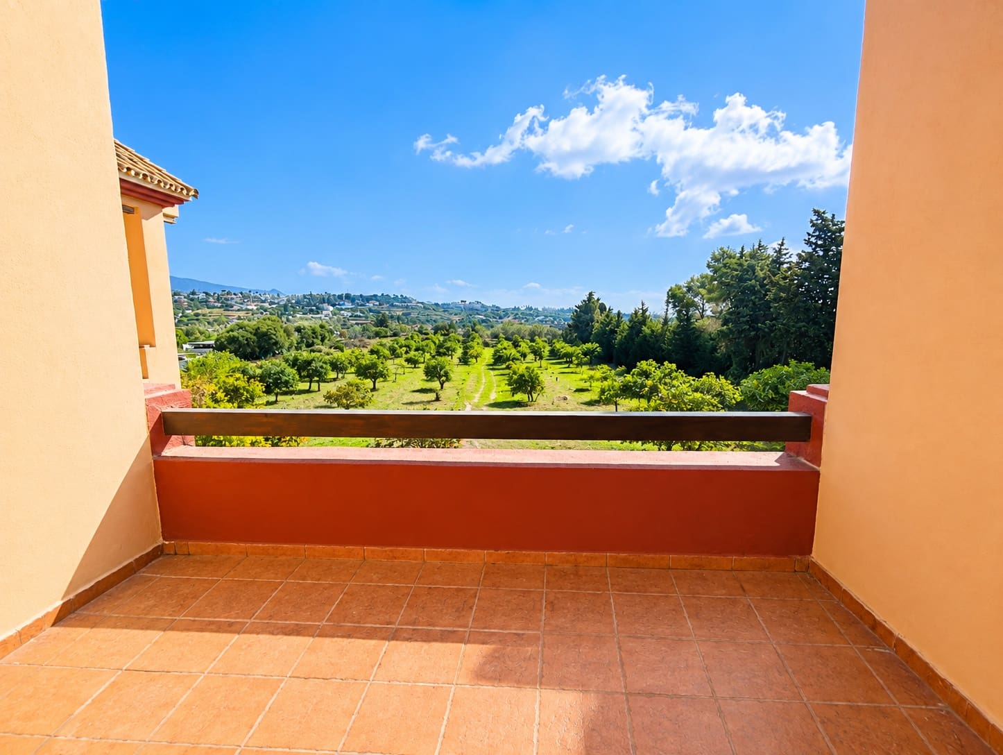 6 slaapkamer Finca/Landhuis te koop in Estepona met garage - € 1.850.000 (Ref: 10025989)
