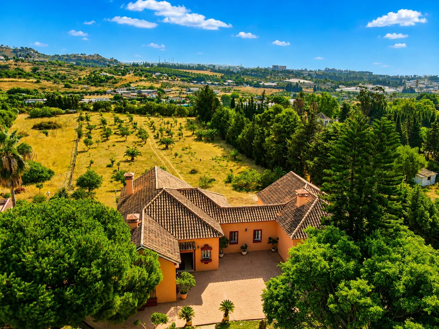 6 slaapkamer Finca/Landhuis te koop in Estepona met garage - € 1.850.000 (Ref: 10025989)