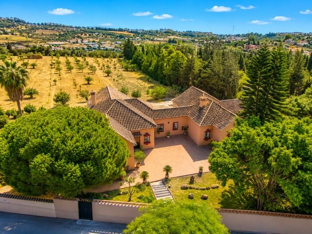 6 slaapkamer Finca/Landhuis te koop in Estepona met garage - € 1.850.000 (Ref: 10025989)