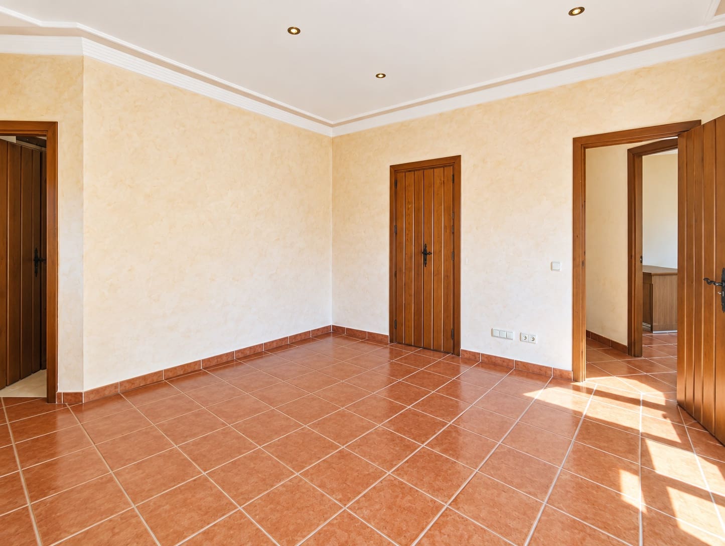 4 sypialnia Finka/Dom wiejski na sprzedaż w Estepona z garażem - 1 400 000 € (Ref: 10076777)