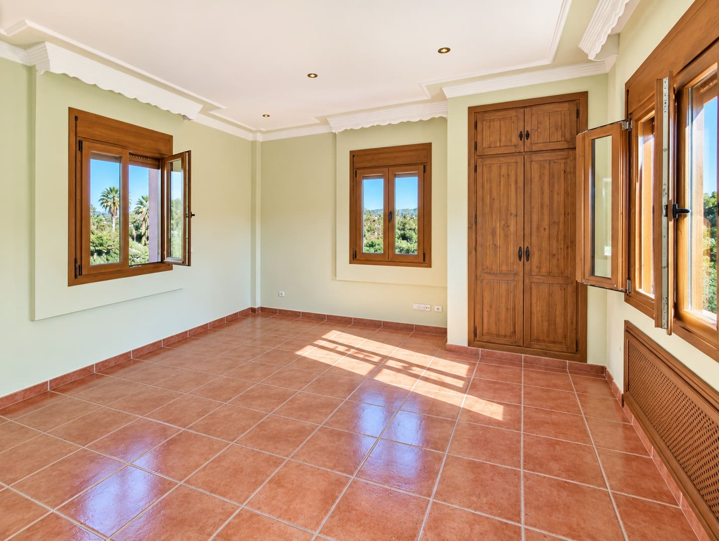4 sypialnia Finka/Dom wiejski na sprzedaż w Estepona z garażem - 1 400 000 € (Ref: 10076777)