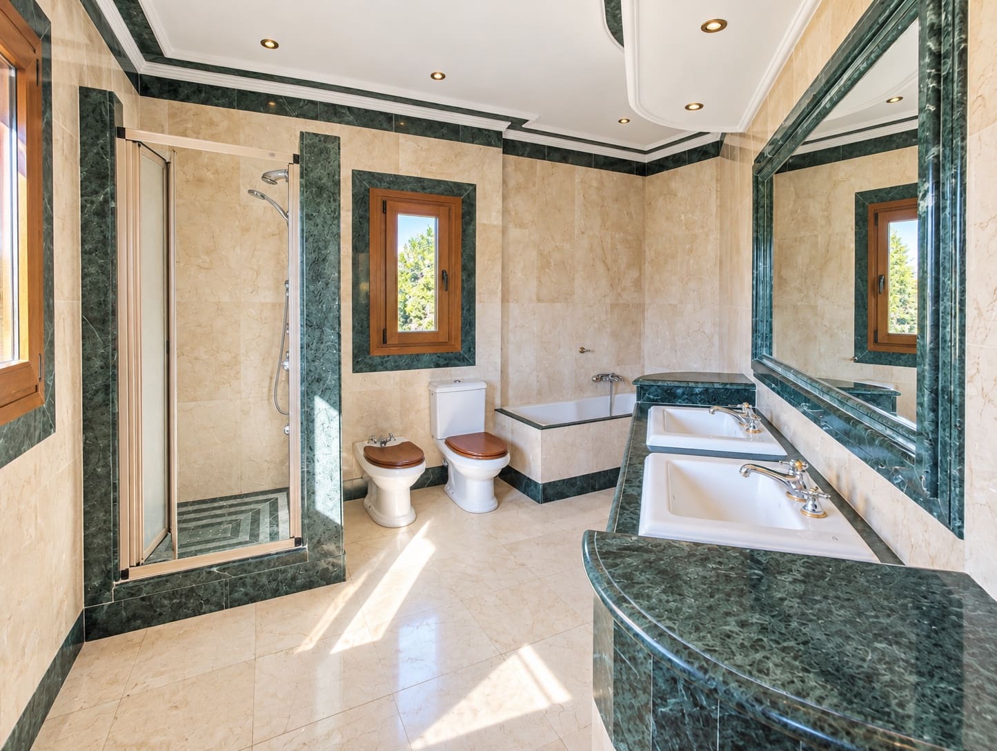 4 sypialnia Finka/Dom wiejski na sprzedaż w Estepona z garażem - 1 400 000 € (Ref: 10076777)
