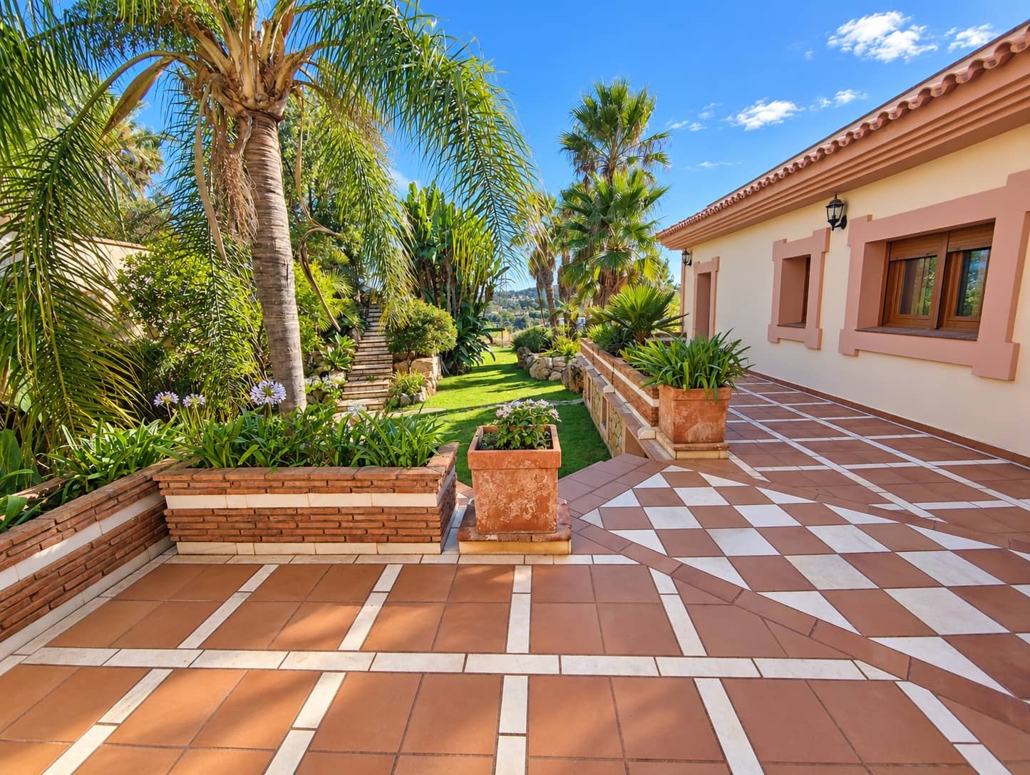 4 sypialnia Finka/Dom wiejski na sprzedaż w Estepona z garażem - 1 400 000 € (Ref: 10076777)